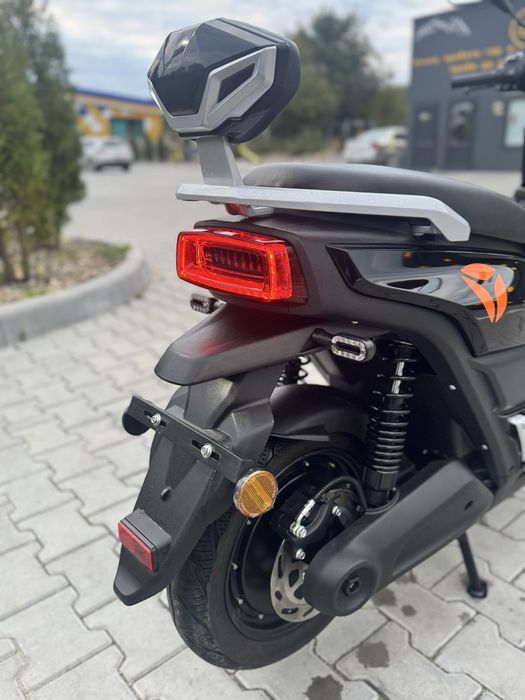 Електроскутер Yadea T9 2025 року
