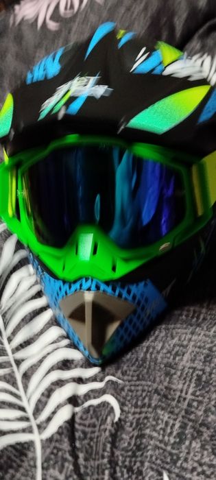 Kask sportowy Shots gearl z goglami 100% gratis wysyłka
