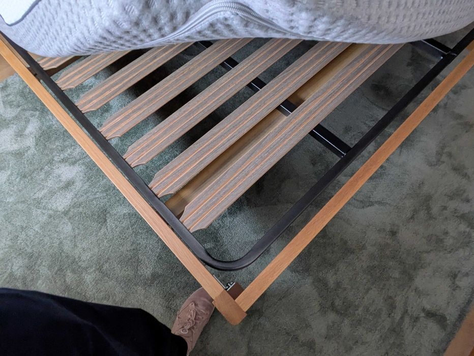 Cama de casal com estrado + colchão Ednis