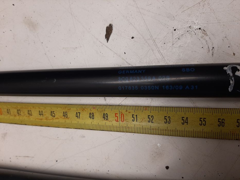Стойка капота vw пасат Б6 3c0823359a