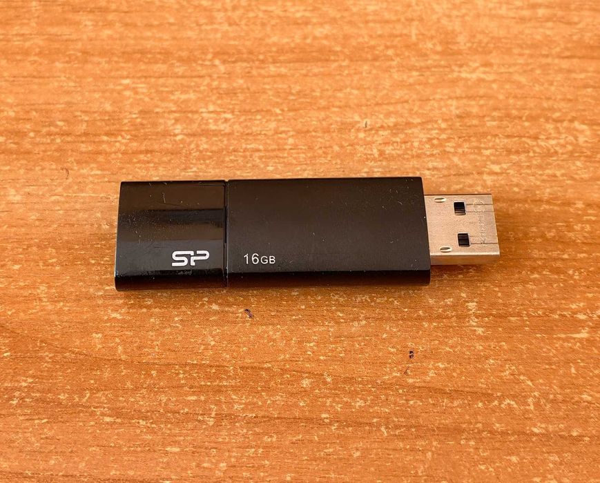 Флешка Silicon Power 16 GB USB 2.0