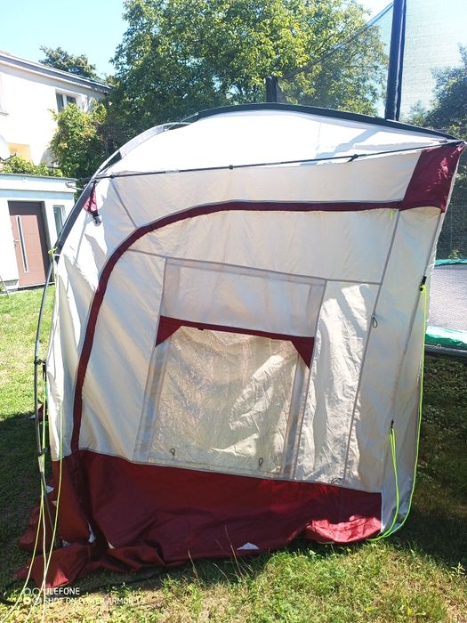 Przedsionek do przyczepy busa