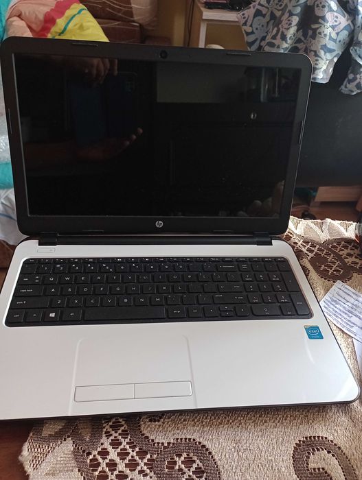 Używany na części lub do odnowienia Laptop Hewlett-Packard 15-R101NW