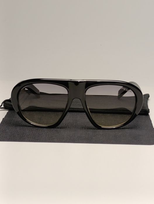 Prada Runaway Statement