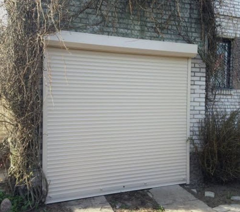 Ролета на гараж. 2500 x 2500 Б/у Размеров много.