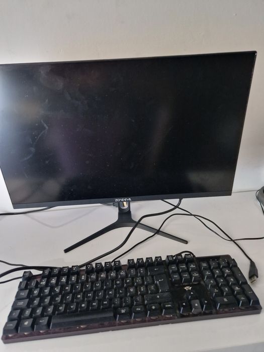 Vendo monitor bem estimado com 75 hz