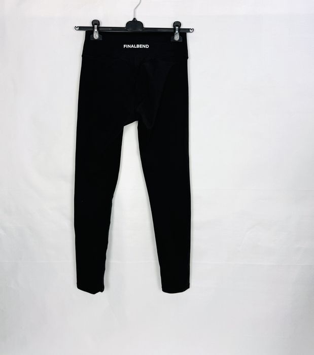 Czarne legginsy z białym logo M 38