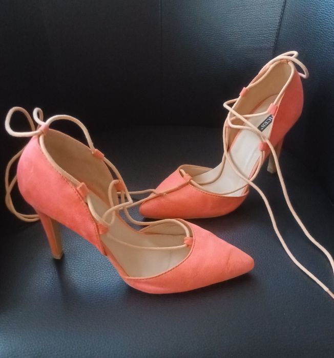 Szpilki wiązane koralowe