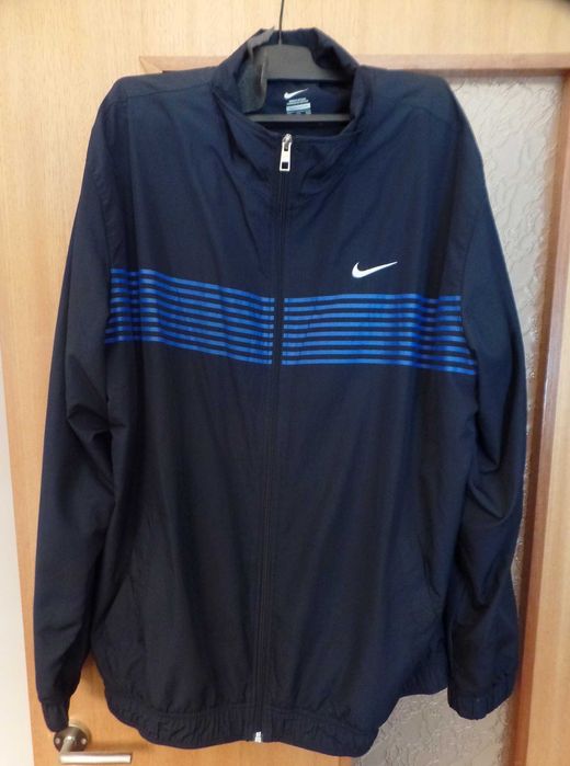 3 Casacos usados 2 da Nike 1 da Bershka XXL (BY)