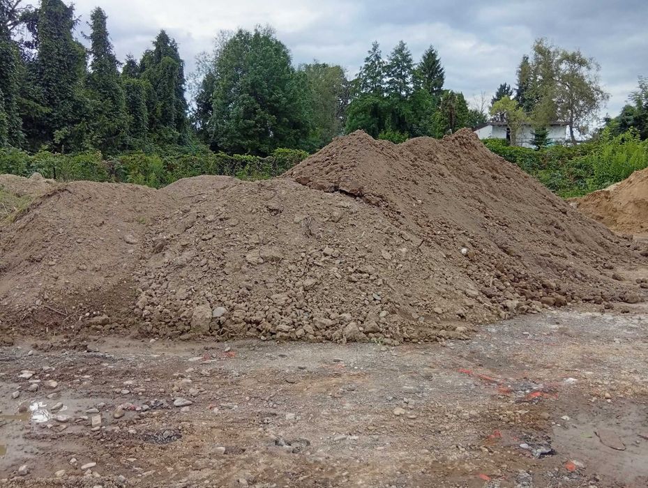 Ziemia , ziemia ogrodowa , ziemia wierzchnia warstwa spod parkingu.