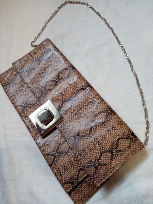 Сумка -клатч з зміїнним принтом