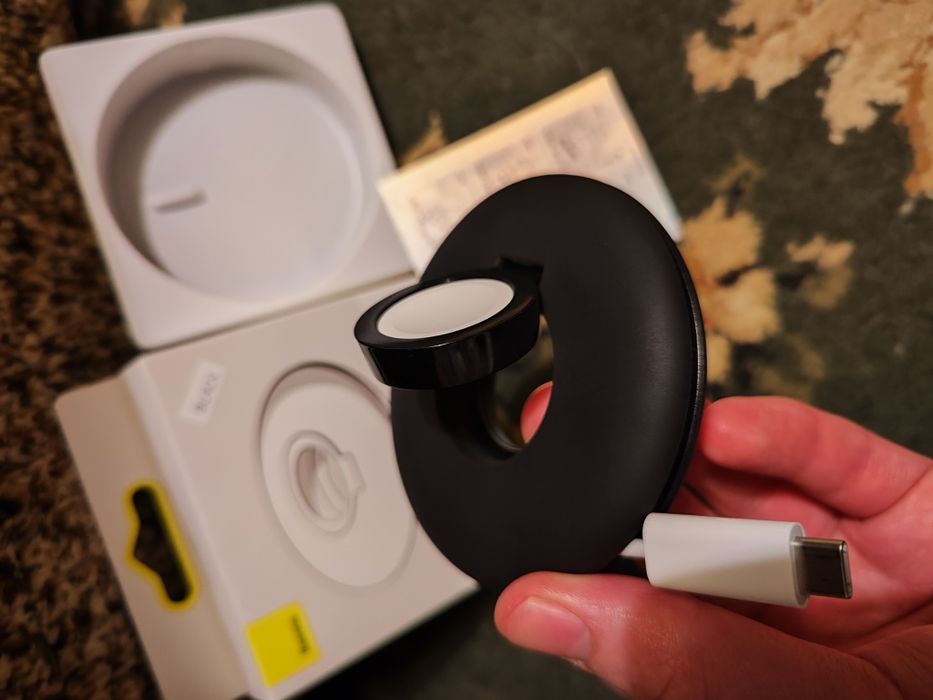 Органайзер для кабеля Apple Watch от Baseus. Черного цвета