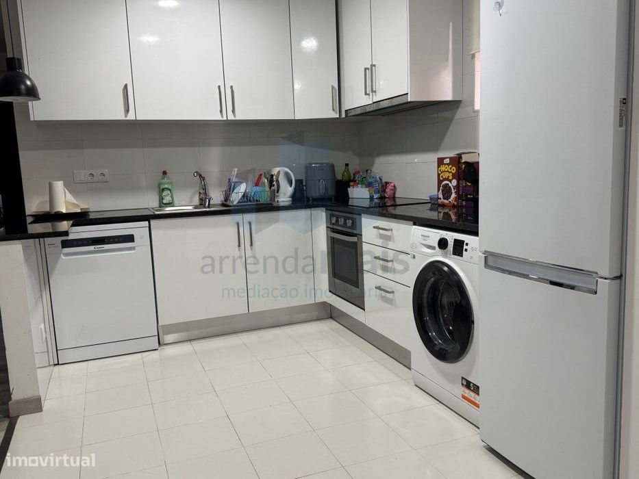 Vende-se apartamento T3 em Coimbra, otimo para rendimento — Santo António dos Olivais, Coimbra