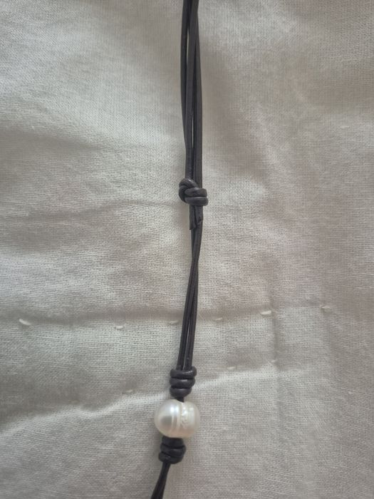 Colar com pedra e pérolas