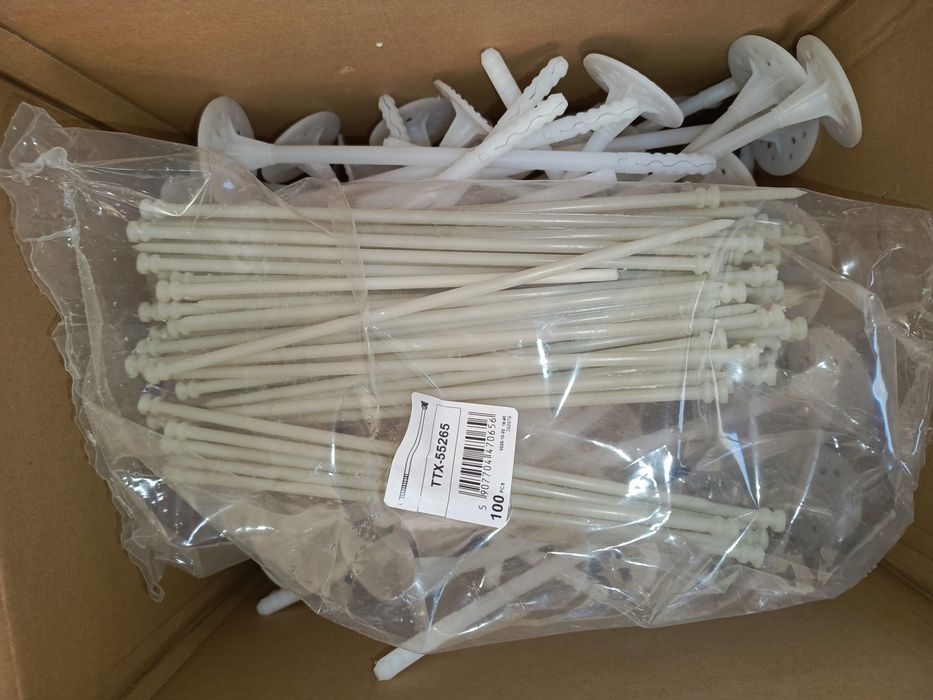 Kołki/ dyble do mocowania styropianuu