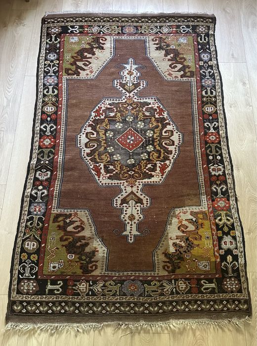 Stary dywan orientalny . Wełna