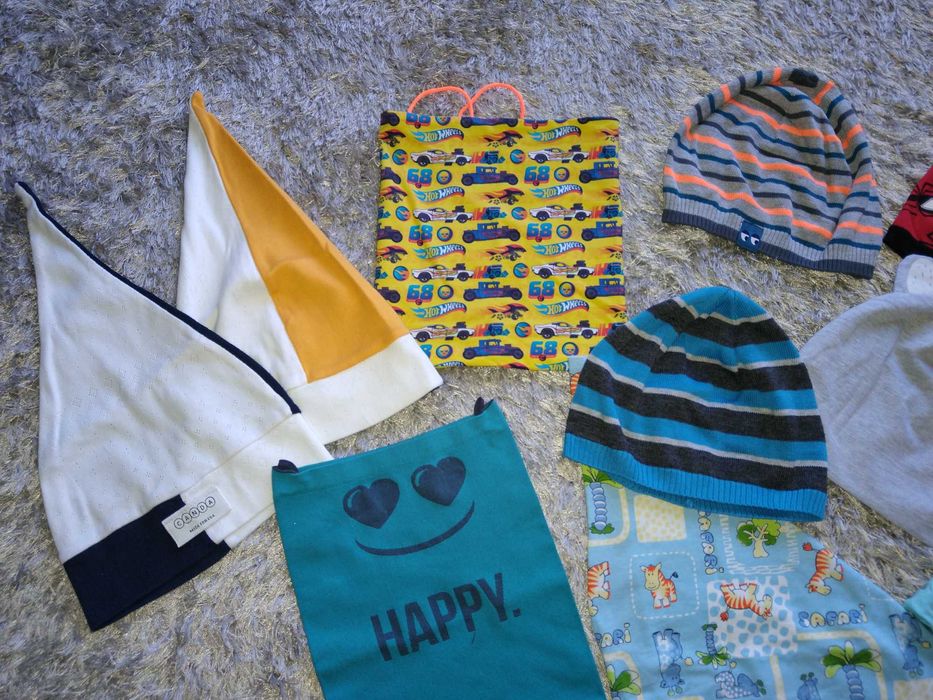 Czapki, chusty, kominy.