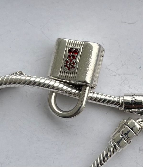 Pandora bransoletka ściągana z charmsem