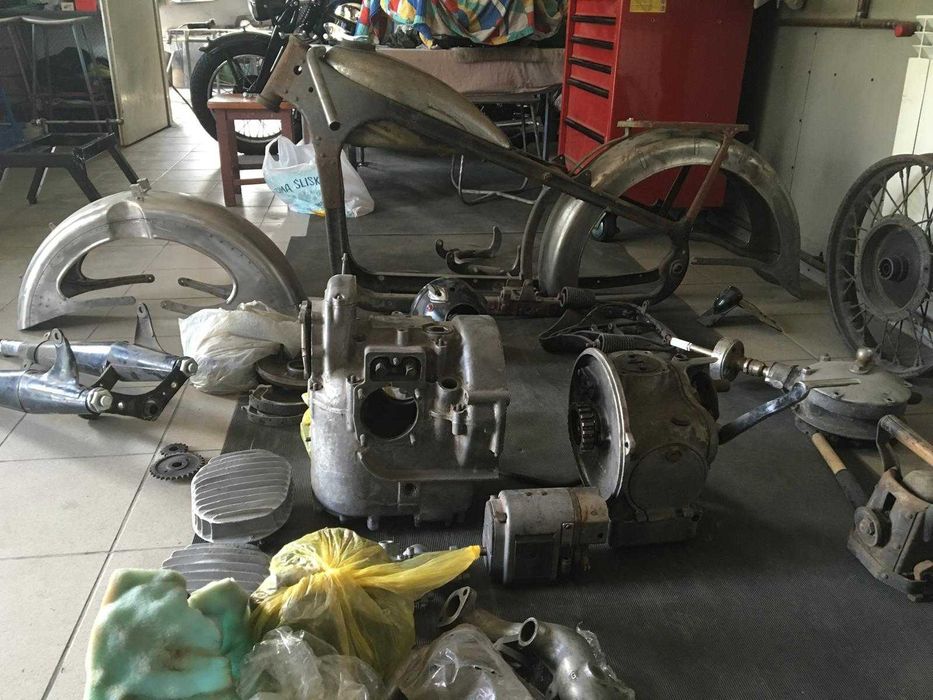 Motocykl BMW R12 1939r w pełni odrestaurowany.