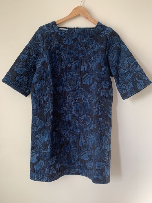 Vestido brocado em azul