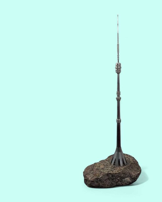 Metalowy model wieży telewizyjnej Ostankino