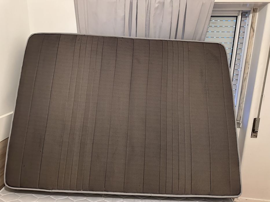 Cama casal com cabeceira e Colchão  pouco tempo de uso