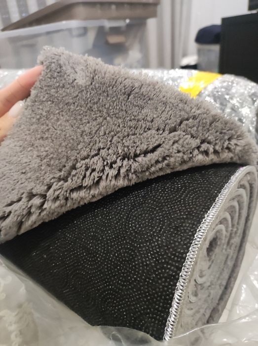 Vendo duas Carpetes cor Antracite Novas sem uso