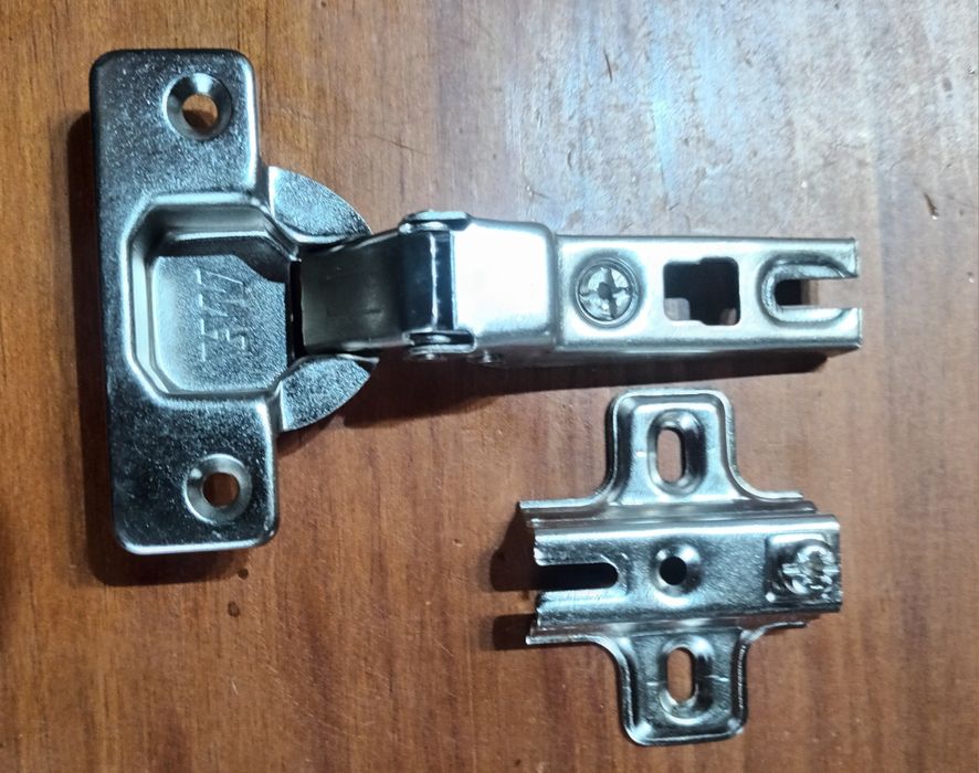 Dobradiças para móveis meia curva