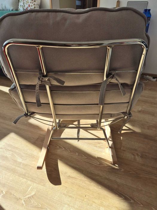 Nowoczesny fotel bujany