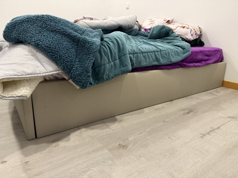 Cama de casal com estrado