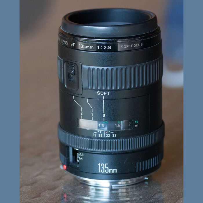 Сапоп  EF 135-2,8 Софт фокус
