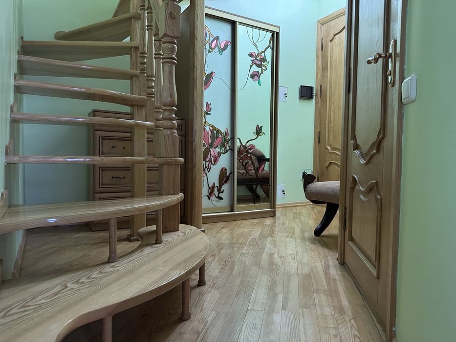 Продаж 4 кім. дворівневої квартири по вул. Чорновола