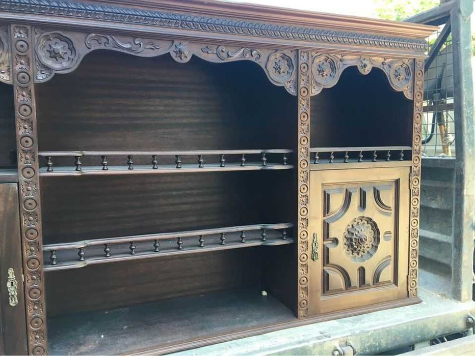 Móvel antigo castanho