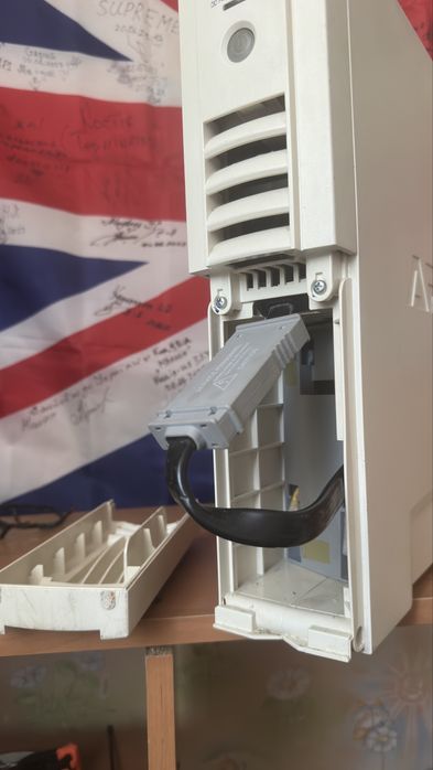 Безперебійний блок APC Back-UPS RS 1000