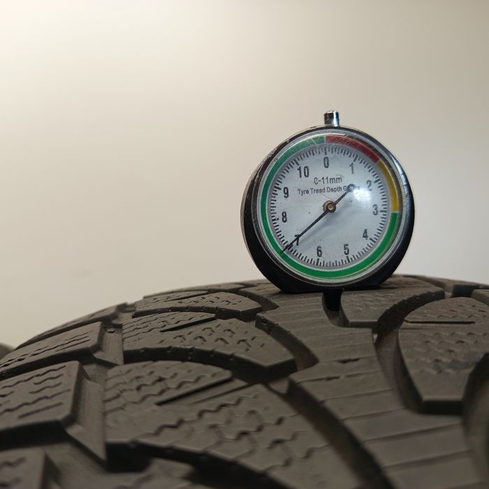 215/65R16 Bridgestone Blizak LM-80 Evo
