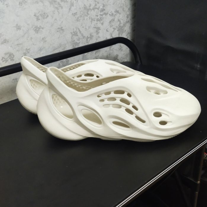 Крокси Adidas Yeezy Foam Runner