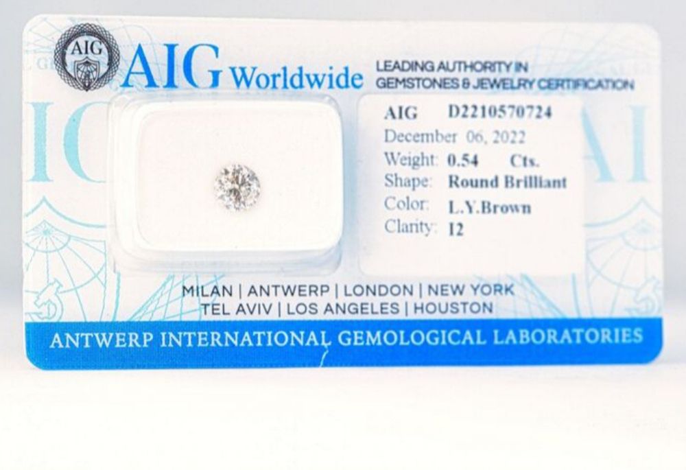 Naturalny Diament, brylant 0,54 ct, z certyfikatem autentyczności.