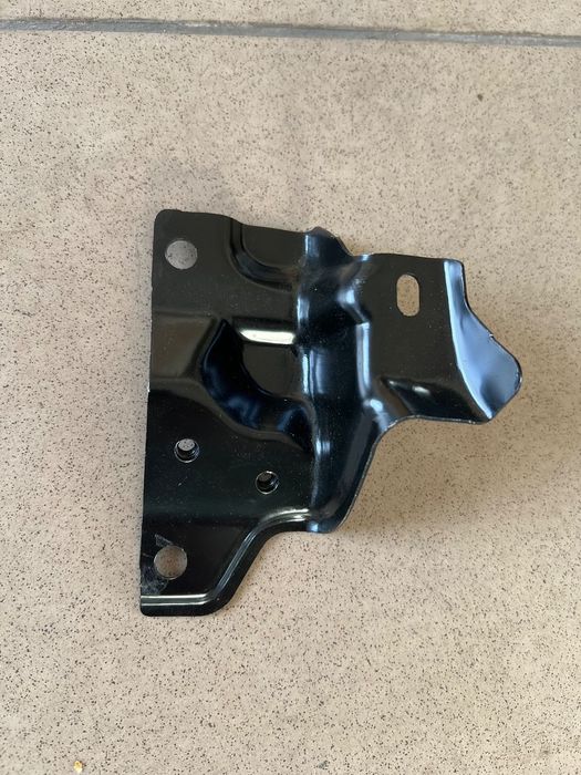 mocowanie błotnika prawego TOYOTA C-HR CHR 2016-2023r 53813-F4010