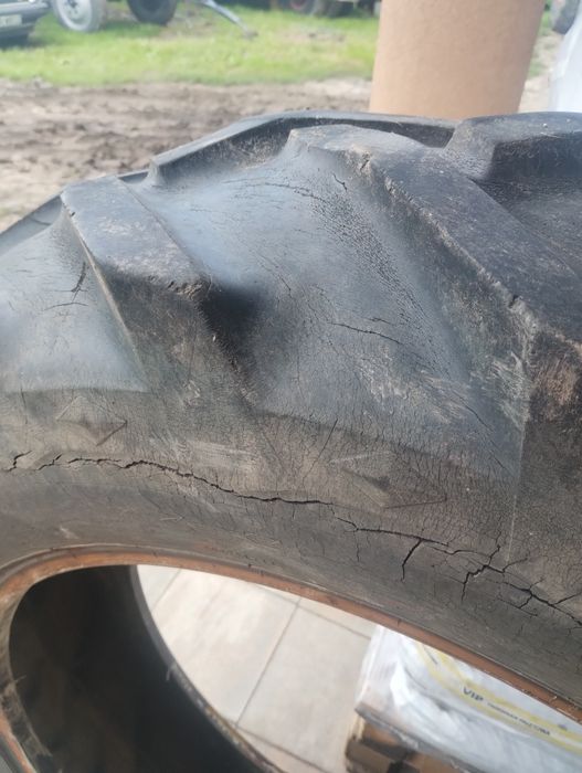 Opona 12.4 4R32 + dętka