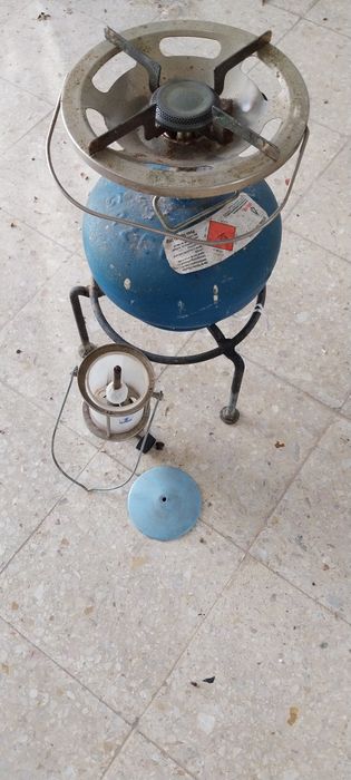 Fogão e candeeiro campismo