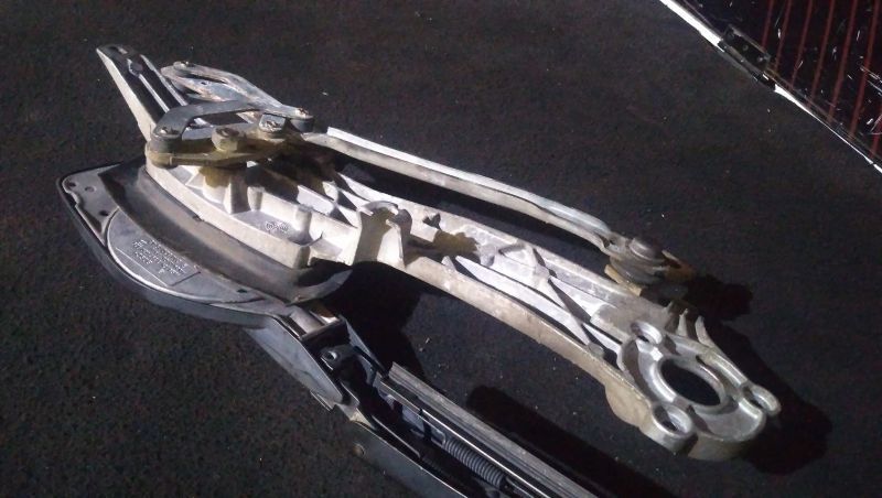 Estrutura Limpa Parabrisas Mercedes-Benz E-Class (W210)