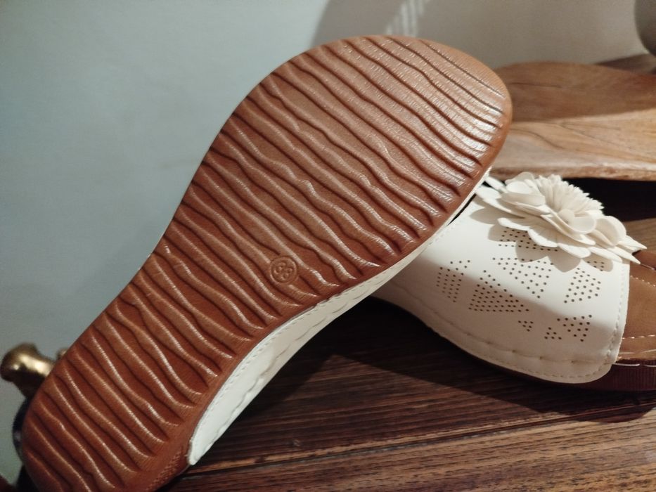 Chinelos bege novos n.38