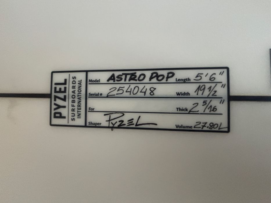 Prancha de surf Pyzel astro pop 5’6” 27.80L