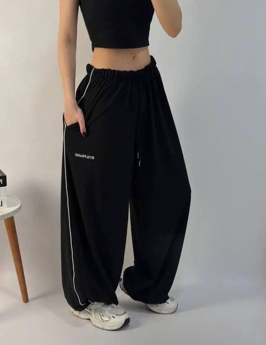 Широкі чорні штани в стилі baggy