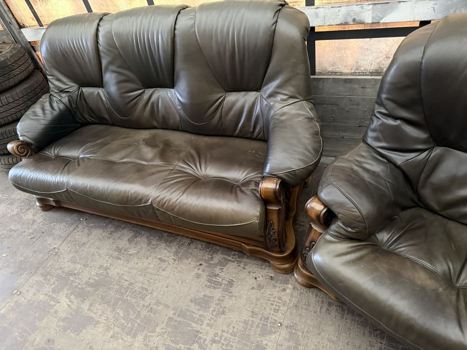 Кожаный диван + два кресла