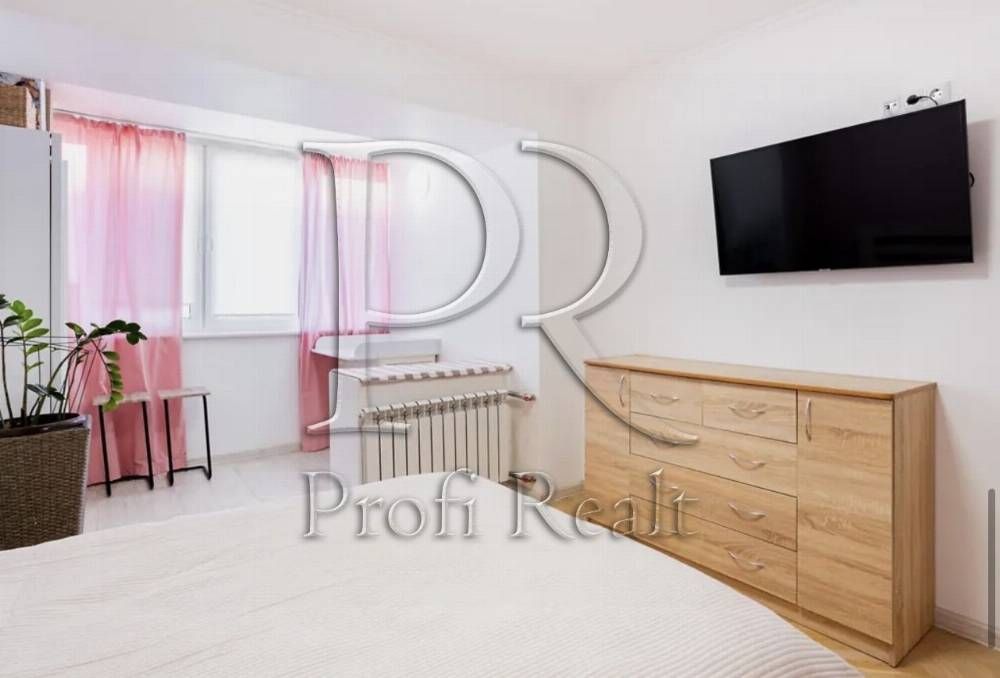 Продаж 4 кімнатна квартира вул. Шептицького 3Б / метро Лівобережна