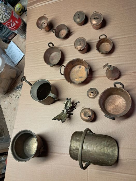 Peças antigas em tamanho pequeno.