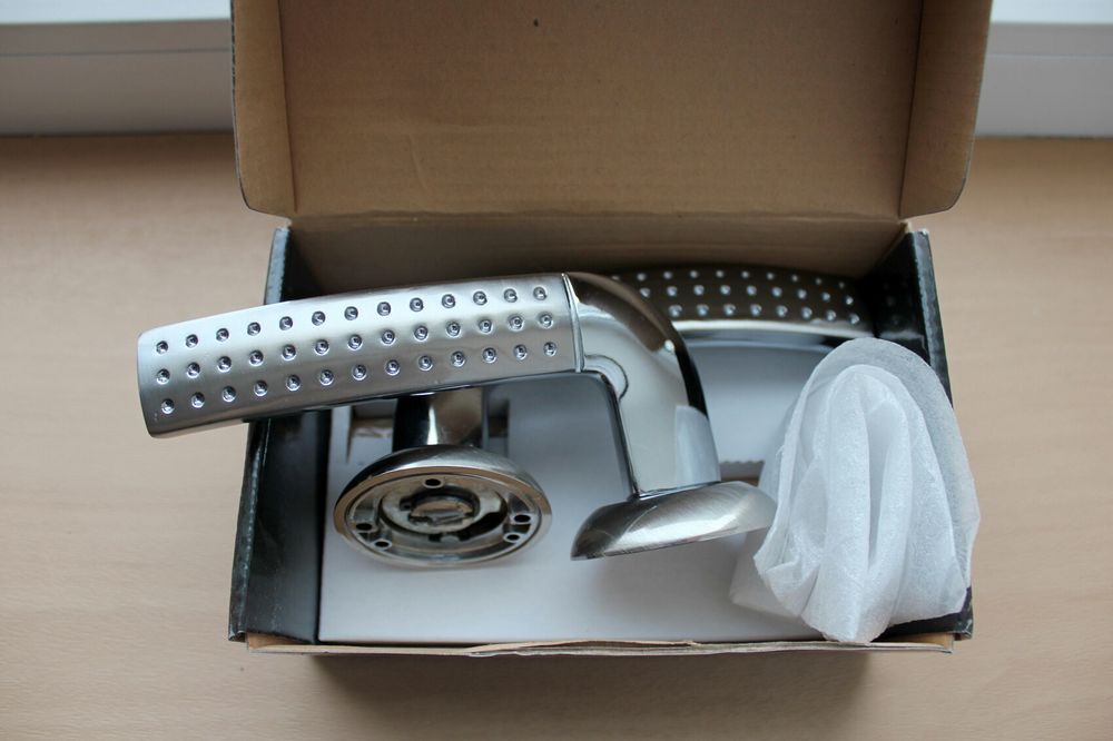 Дверні ручки, різні моделі, комплектуючі для дверей