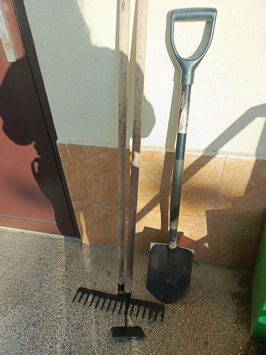 Sprzęty do ogrodu.
