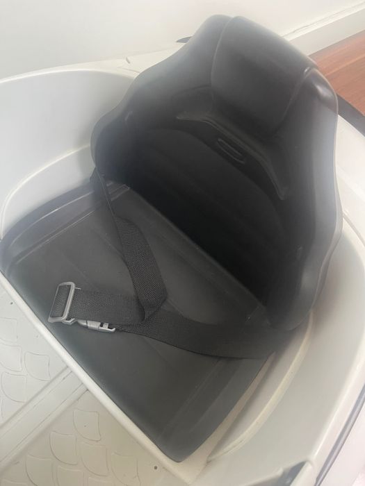 Carro electrico Mercedes AMG com carregador para criança
